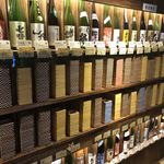 AKATSUKI NO KURA - ずらりと並んだ日本酒