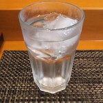 玄海鮨 - 暑い日  大きなグラスでお冷