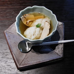 レストラン ヤマウチ ギンザ - ハモと松茸のコンソメスープ