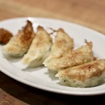 餃子とスパークリング バブルス - 焼き餃子