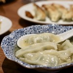 餃子とスパークリング バブルス - 水餃子