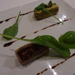 アントレ／フォアグラのソテーと鮪のタタキ、茄子とズッキーニのミルフィーユ、ルッコラとルッコラのアイス