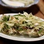 餃子とスパークリング バブルス - サラダ餃子