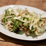 餃子とスパークリング バブルス - サラダ餃子