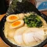 壱角家 - MAXラーメンどやっ！？