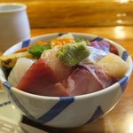 魚正 - 丼半分は海鮮です