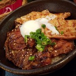 マルハのカルビ丼 - 温泉卵(100円)です。