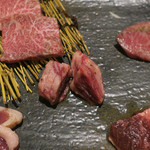 炭火焼肉 あもん - 霜降り肉＆日替り焼き物＆ホルモン　ズームアップ