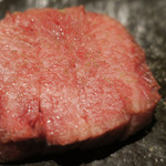 炭火焼肉 あもん - 上タン　ズームアップ