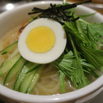 炭火焼肉 あもん - 冷麺　ズームアップ