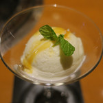 炭火焼肉 あもん - アイスクリーム　ズームアップ