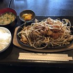 Jidori Yaki Kagari Bi - 牛シマ腸ホルモン鉄板焼＝７８０円