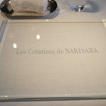 NARISAWA - テーブルにセッティングされたガラスプレート☆