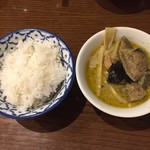 ティーヌン - 締めのグリーンカレーとライス。