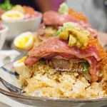 立呑み とだか - 牛ご飯、特大（別料金でウニ、イクラ乗せ）