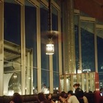 Hacienda del cielo MODERN MEXICANO - 天井は８mもあり、大型の窓が開放感ある。