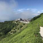 松仙館 山のカフェ - 西登山道入口を振り返る