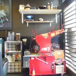 Tsukemensembee - 製麺機とガンジーの変わった絵