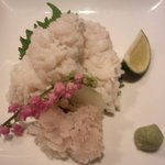 味とく家 - 鱧落としと少し炙りが入った鱧　梅肉がかなり凝ってて、酸味を少し抑えた上品な味でした。