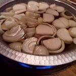 味とく家 - しゃぶしゃぶ用の鍋　淡路産の玉ねぎが大量投入されています。