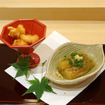 鮨あさづま - お通し　　茄子の焼きびたし と 水蛸の揚げ物　ポン酢醤油で