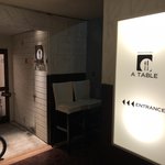 A TABLE - お店の入り口