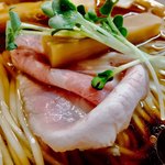 自家製麺 くろ松 - レアチャーシューはスラシサーでカットしてる