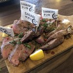 牛タンとがぶ飲みワイン 路地裏バル MATSUDAYA - 網焼き牛タンのぎゅうぎゅう盛り合わせ 
2,480円