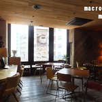 PUBLIC HOUSE - 広～い店内