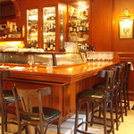 ブラッスリー マノワ - 落ち着いたバーのようなカウンター。