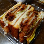 ベーカーバウンス - 特製ミートソースがこのカツサンドの美味しさの決め手
      