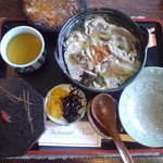 レストラン香り - 冬のサービスランチのメニューに載っているカモ鍋定食です。お昼にお出しが最高に美味しいカモ鍋を食べれる幸せに浸れます。鍋料理に飢えている独身の方にはお勧めです。