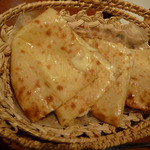 ガネーシャガル - チーズナン