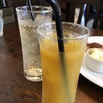 ピオッポ - オレンジジュースとジンジャーエール