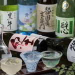 기슈의 명주 삼켜 비교! 와카야마는 맛있는 일본술의 보고. 다채로운 10종목을 「삼켜 비교」로 즐겨 주세요.
