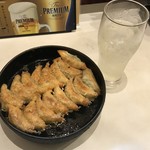 博多祇園鉄なべ - 焼餃子とレモンサワー