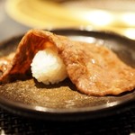 Azabu Juuban Yakiniku Buruzu - 和牛サーロインのシャリ玉