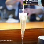 TACUBO - グラスシャンパンの泡が素晴らしい