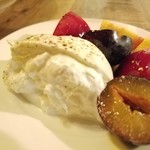 ヴェロニカ ペルシカ - ネクタリンとプルーンとブラッディーナチーズ