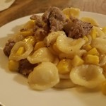 ヴェロニカ ペルシカ - サルシッチャとトウモロコシのオレキエッテ