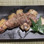 かたつむり - 猪の腰の肉の炙り焼