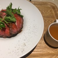 世界のワイン博物館 グランフロント大阪店  - ローストビーフ丼(´∀｀*)スープ