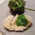 SUGALABO - 姫サザエの壺焼きのソースをパンにつけて