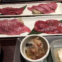 柳橋焼にく わにく - ランチのお肉。2種✖️3枚(みすじ、肩ロース)