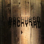 バー・バックヤード - backyardのロゴ