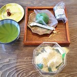 松の家　道宗 - わらび餅（280円）、草もち（150円）、試食の生チョコもち、お土産サービスの草カステラ