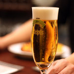 キッチン アツマル - 泡がきめ細かい生ビール
