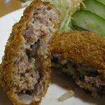 磯料理マルサ - （2011/7月）「自家製メンチカツ」の断面