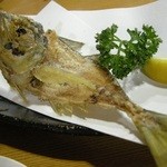 磯料理マルサ - （2011/7月）「活アジタタキ」のあと、骨を揚げてくれました。
