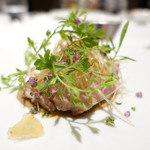 レフェルヴェソンス - 今帰仁アグーのロティ、アバのジュ、みる貝、赤生姜、茗荷、クレソンアレノア